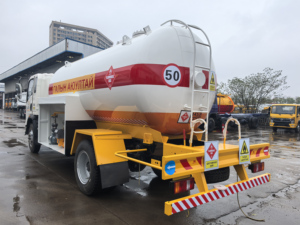 รถบรรทุกถังบรรจุก๊าซ LPG HOWO ขนาด 10 ลูกบาศก์เมตร รถขนส่งก๊าซ LPG แบบ Bobtail พร้อมหัวจ่ายสำหรับเติมถังก๊าซ LPG - Product Image 5
