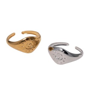 Anillo de Acero Inoxidable de Gran Venta en Europa y América, Estilo Vintage de Lujo Ligero, Símbolo de Oro de 18K, Estilo Instagram - Product Image 5