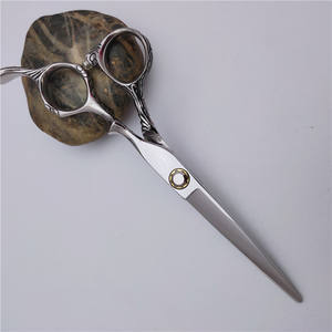 กรรไกรตัดผม LQ 6.0 นิ้ว ผลิตจากสแตนเลส แข็งแรง ทนทาน พร้อมแกนสกรู 25 จุด - Product Image 4