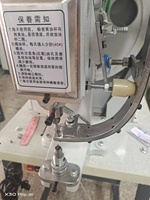 Machine à œillets semi-automatique