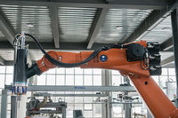 Bras robotisé de gravure 3D sur rail à 6 axes avec portée de 2700 mm, changement d'outil automatique pour le bois, la pierre, la mousse, les meubles et les moules