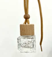 Logo personnalisé en gros bouchon en bois suspendu désodorisant de voiture conteneur 8ml 10ml carré en verre diffuseur parfum parfum bouteille de parfum