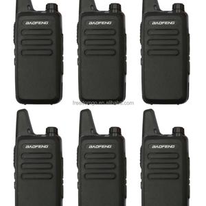 Baofeng Paquete de 6 BF-T20 Juego Completo con Auriculares, 6 Cargadores Conectados, Radio Bidireccional UHF, Walkie Talkie Negro, 16 Canales, 12 Meses, 2W - Product Image 1