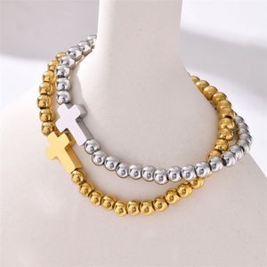 Bracelet personnalisé tendance en acier inoxydable avec perles et pendentif croix – Cadeau idéal pour les fêtes - Product Image 2