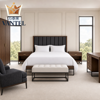 Modernes Hotel-Schlafzimmer-Möbelset: Maßgefertigtes Bett, Kleiderschrank, Nachttisch, TV-Möbel, Bank und Loungesessel für Gästezimmerprojekte