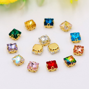 Strass carrés plaqués or à 16 facettes en verre, strass en vrac pour vêtements, robes de mariée, accessoires de artisanat - Product Image 1