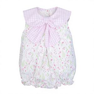 Combinaison à volants pour bébé fille, imprimé floral rose, printemps, OEM ODM, fermeture à boutons pression - BB3014, 100% coton biologique OEKO-TEX - Product Image 1