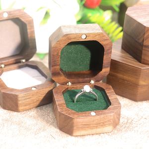 Vintage Amerikaanse Zwarte Walnoot Massief Houten Juwelendoos Chinese Stijl Draagbare Houten Ringdoos Milieuvriendelijk Vierkante Ring Voorstel - Product Image 4