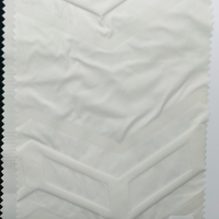 Tissu matelassé ultrasonique en pongé mat 400T tricoté en PU épais, anti-moisissure et résistant à l'abrasion pour veste d'hiver