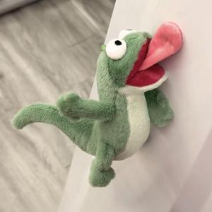 Porte-clés Peluche Lézard Vert Hoppers, Figurine de Dessin Animé avec Langue Extérieure et Fixation Magnétique, Pendentif Animal en Peluche, Cadeau - Product Image 4