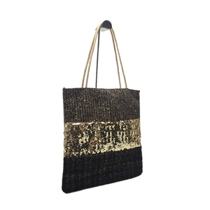 Bolso Tote <span class=keywords><strong>de</strong></span> Lujo en Terciopelo con Bordado <span class=keywords><strong>de</strong></span> Lentejuelas, Asa Dorada, Diseño Patchwork, Regalo para Ramadán en el Medio Oriente, Personalizable con Logotipo, Ideal para Fiestas y Bodas - Product Image 4