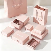 Boîte à bijoux en papier fantaisie universelle de haute qualité en gros pour l'emballage de vente au détail des marques de bijoux
