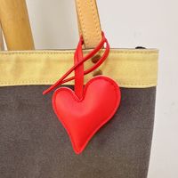 Élégant Charme de Sac à Main Cœur en Cuir PU Coloré pour Femme, Accessoire de Mode, Cadeau Promotionnel, Vente en Gros OEM ODM