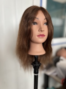 Tête de mannequin en <span class=keywords><strong>cheveux</strong></span> humains naturels Remy pour la formation en coiffure, la coupe de <span class=keywords><strong>cheveux</strong></span>, le tressage, la pratique en salon, tête réglable, style Yaki - Product Image 1