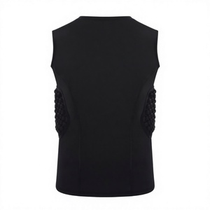 Protège-poitrine de boxe en cuir PU noir durable avec rembourrage protecteur pour l'entraînement en toutes saisons - Product Image 1