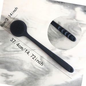 Brosse de bain en silicone double face à manche long, design simple, avec fonction exfoliante pour la douche, personnalisable avec logo - Product Image 2
