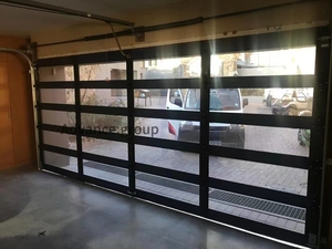 <span class=keywords><strong>Porte</strong></span> <span class=keywords><strong>de</strong></span> <span class=keywords><strong>garage</strong></span> <span class=keywords><strong>sectionnelle</strong></span> automatique à vue complète en verre transparent, au meilleur <span class=keywords><strong>prix</strong></span>, finition industrielle en <span class=keywords><strong>aluminium</strong></span> anodisé noir - Product Image 4