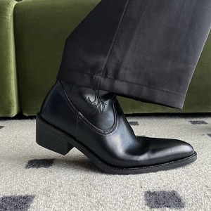 Botas de Cuero Genuino Bordadas Estilo Retro Vintage 2026 para Parejas, Botas Cortas de Tobillo Unisex a la Moda para Hombre - Product Image 1