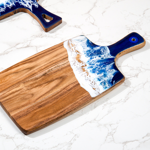 Planche à découper de luxe en bois d'acacia et résine époxy, thème Océan et Plage, taille personnalisée avec poignée, pour hacher et servir le fromage - Product Image 5