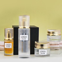 Ensemble bouteille cosmétique en verre nervuré de luxe et pot de crème avec bouchon en acrylique | Kit de pot de bouteille de pompe de lotion d'emballage de soins de la peau