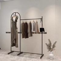 Porte-vêtements en métal à double rail, présentoir de vêtements autoportant en fer pour magasin de vêtements, boutique de détail