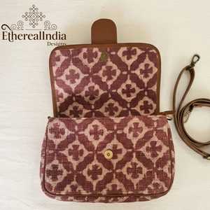 Bolso Bandolera Rosa con Estampado de Bloques, de Algodón, Estilo Boho Étnico, con Solapa y Correa de Cuero, Venta al por Mayor, Exportación India - Product Image 5