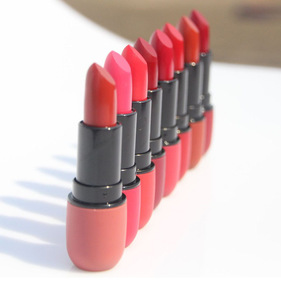 Lápiz <span class=keywords><strong>Labial</strong></span> Mate con Efecto Blur, Aceite Mineral, Fórmula Hidratante Fácil de Aplicar, Larga Duración Natural, Pigmentos Perlados, Tamaño Pequeño - Product Image 1