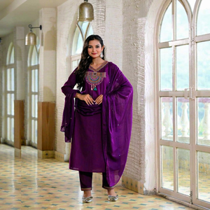 Conjunto de Kurti, Pantalón y Dupatta Jaipuri Tradicional Premium de Algodón Sólido Bordado para Mujer Twinfeet, de Secado Rápido, Largo hasta la Rodilla, Corte Regular - Product Image 1
