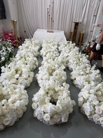 Centre de table bougeoir ML avec arrangement floral de roses blanches et d'hortensias