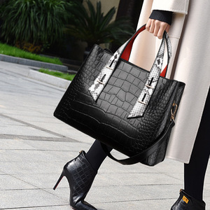 Nuevo Diseño de Bolso de Mano con Patrón de Serpiente y Piedras en Contraste, Bolso Bandolera de Gran Capacidad y Alta Calidad - Product Image 2