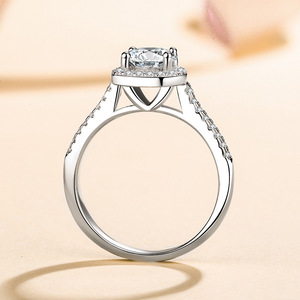 Joyería de lujo para mujer Moissanite Anillo de plata 925 chapado en oro blanco con diamante de moissanita de 1ct - Product Image 4