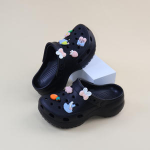 Sabots pour filles, chaussures de plage d'été antidérapantes kaki avec breloques décoratives pour enfants, taille 30 31 32 33 34 - Product Image 3