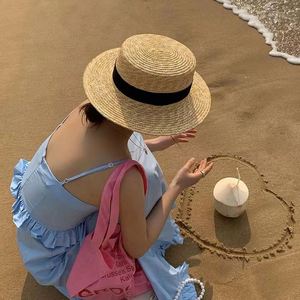 Sombrero de Paja Plano Estilo Francés, Británico y Panamá para Mujer, Tejido a Mano, Natural, para Vacaciones de Verano, Playa, Disfraces de Navidad - Product Image 4