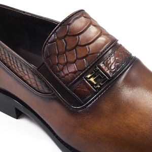 Mocasines de Invierno Vintage de Alta Calidad en Cuero Genuino de Dos Tonos, Diseño Cómodo y Fácil de Poner, Hechos a Mano, con Logotipo Personalizado, Marca Original para Hombre - Product Image 6