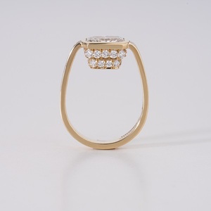 แหวนเพชรทองคำแท้ 14K เพชรเลี้ยงในห้องปฏิบัติการสำหรับผู้หญิง เครื่องประดับหรูหราพร้อมเพชรทรงบริลเลียนท์และดีไซน์ทันสมัยเหนือกาลเวลา - Product Image 4
