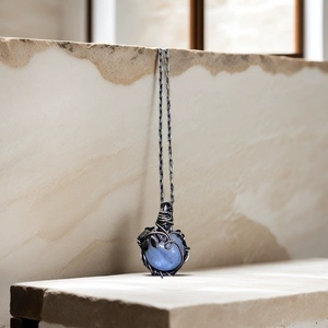 Collier pendentif perlé en alliage de zinc plaqué or, style bohème populaire transfrontalier, avec feuille en relief, pour femme, en verre rétro, vente en gros - Product Image 4