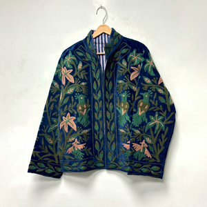 Veste Suzani en velours brodée de oiseaux, style bohème, traditionnelle ouzbèque, manteau court bohème, blazer pour femmes pour les vacances d'hiver - Product Image 1