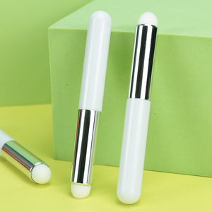 <span class=keywords><strong>Brocha</strong></span> Blanca Suave <span class=keywords><strong>para</strong></span> <span class=keywords><strong>Difuminar</strong></span> Labios, <span class=keywords><strong>Brocha</strong></span> <span class=keywords><strong>para</strong></span> Corrector, Perfecta <span class=keywords><strong>para</strong></span> Mezclar y <span class=keywords><strong>Difuminar</strong></span> Lápiz Labial Líquido - Product Image 2