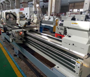 Tornio Manuale per Metallo CY6250L/1500 con Foro Mandrino da 105mm per <span class=keywords><strong>Officine</strong></span> Industriali e di Riparazione - Product Image 5