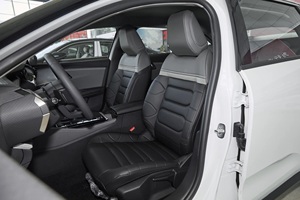 Nuova <span class=keywords><strong>Citroen</strong></span> C5 <span class=keywords><strong>X</strong></span> 1.6T Turbo, Cambio Automatico a 8 Velocità, 5 Porte, 5 Posti, Hatchback, Cerchi in Lega Scuro R17, Telecamera Posteriore - Product Image 5