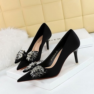 Nouvelles Tendances Automne 2025 : Chaussures de Soirée Sexy à Talons Hauts, Bout Pointu et Nœud en Strass pour Femme - Product Image 5