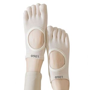 Chaussettes de yoga antidérapantes à 5 orteils pour femmes, chaussettes de Pilates, fabricant de chaussettes de yoga antidérapantes - Product Image 1