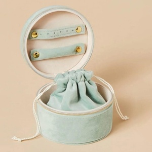 Boîte à bijoux personnalisée Boîte de rangement de voyage pour bijoux en velours doux avec fermeture à glissière et pochette à cordon - Product Image 3