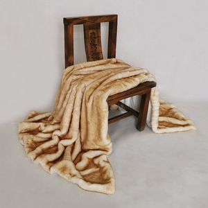Chăn lông giả kiểu châu Âu màu trắng đen vàng, kích thước 150*200cm, chất liệu lông cáo giả, đặt may theo yêu cầu, số lượng đặt hàng tối thiểu thấp. - Product Image 3