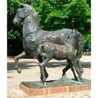 Grande sculpture sur mesure en bronze de cheval avec poulain, technique de moulage, design Feng Shui