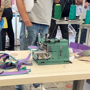 QK-MG-3U 3 Thread Emblem Overlock Industry <b>Sewing</b> <b>Machine</b> for School Uniforms - Product Image 2