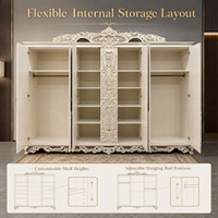 Armoire 4 portes en bois massif sculpté blanc style Rococo français avec insert en verre et finition dorée pour chambre de villa
