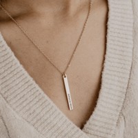 Collar con Nombre Personalizado en Barra Delgada, Collar Vertical con Nombre, Joyería de Verano para Mamá, Regalo de Boda Hecho a Mano, Grabado de Fecha