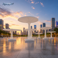 Grande sculpture d'extérieur en acier inoxydable blanc en forme de champignon, avec canopy parapluie, à plusieurs tiges, pour art public, pavillon paysager de place publique, personnalisable