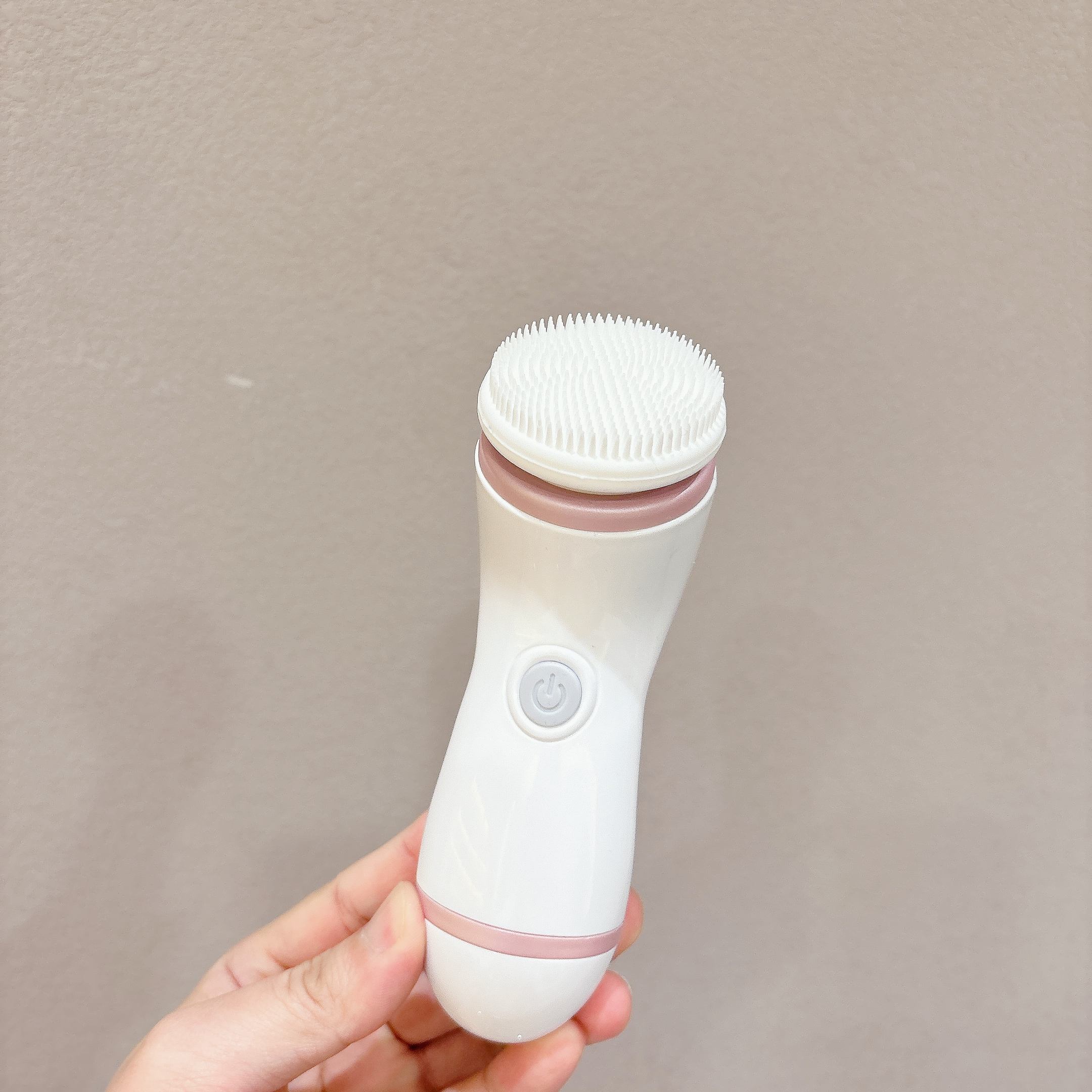 ORANGLES 4-in-1 Multifunctional Sonic Facial Cleansing Brush | Portable Travel Skin Scrubber for Blackhead & Blemish Removal – orangles Kuwait - high resolution display - exposing craftsmanship - Image 2 of 6 | built for everyone | 4-in-1 Multifunctional Sonic Facial Cleansing Brush | Portable Travel Skin Scrubber for Blackhead & Blemish Removal – orangles Kuwait for sale Georgia | Free Shipping ORANGLES